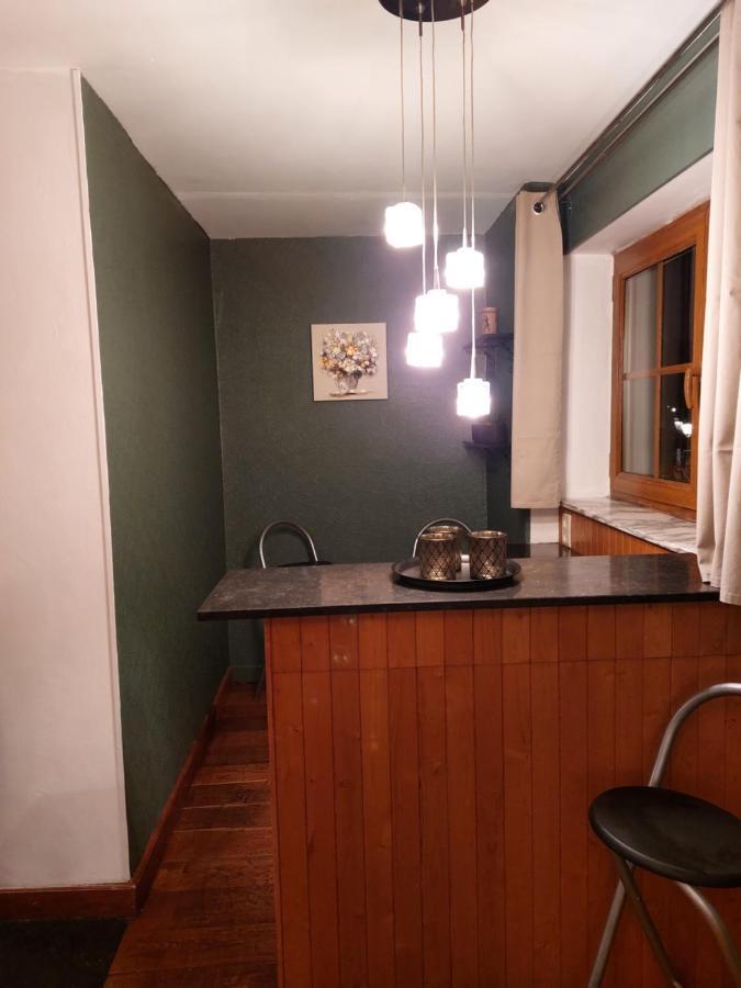 Aux Trois Petits Cochons Apartment Hotton